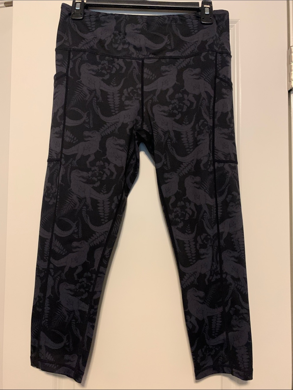 Constantly Varied Gear Dark Gray T-Rex Leggings w/ pockets, Sz L, 21 in, GUC